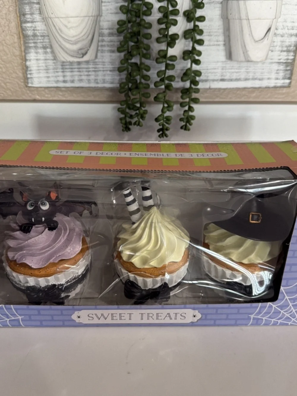 SWEET TREATS Set of 3 Spooky Halloween Cupcakes Home Decor